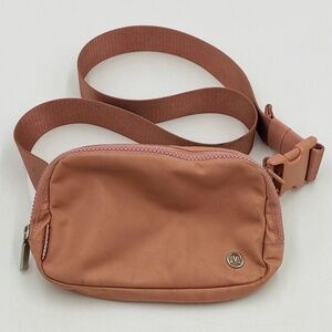 LULULEMON EVERYWHERE Pink Pastel - Crossbody-Cross Body Bag/Belt Bag/Fanny Pack
